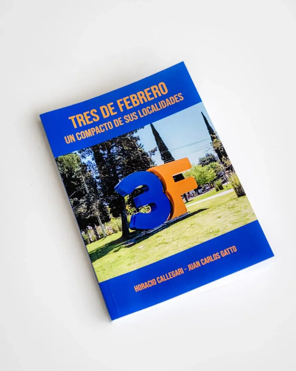El libro recorre las localidades de Tres de Febrero.