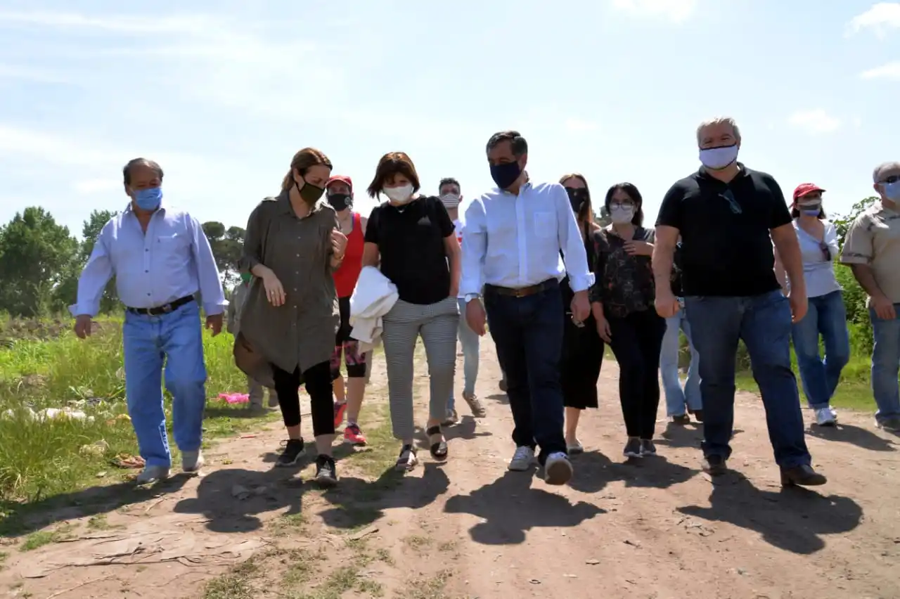Tomas de tierras: Bullrich estuvo en Guernica y Ciudad Evita y formuló una advertencia al gobierno