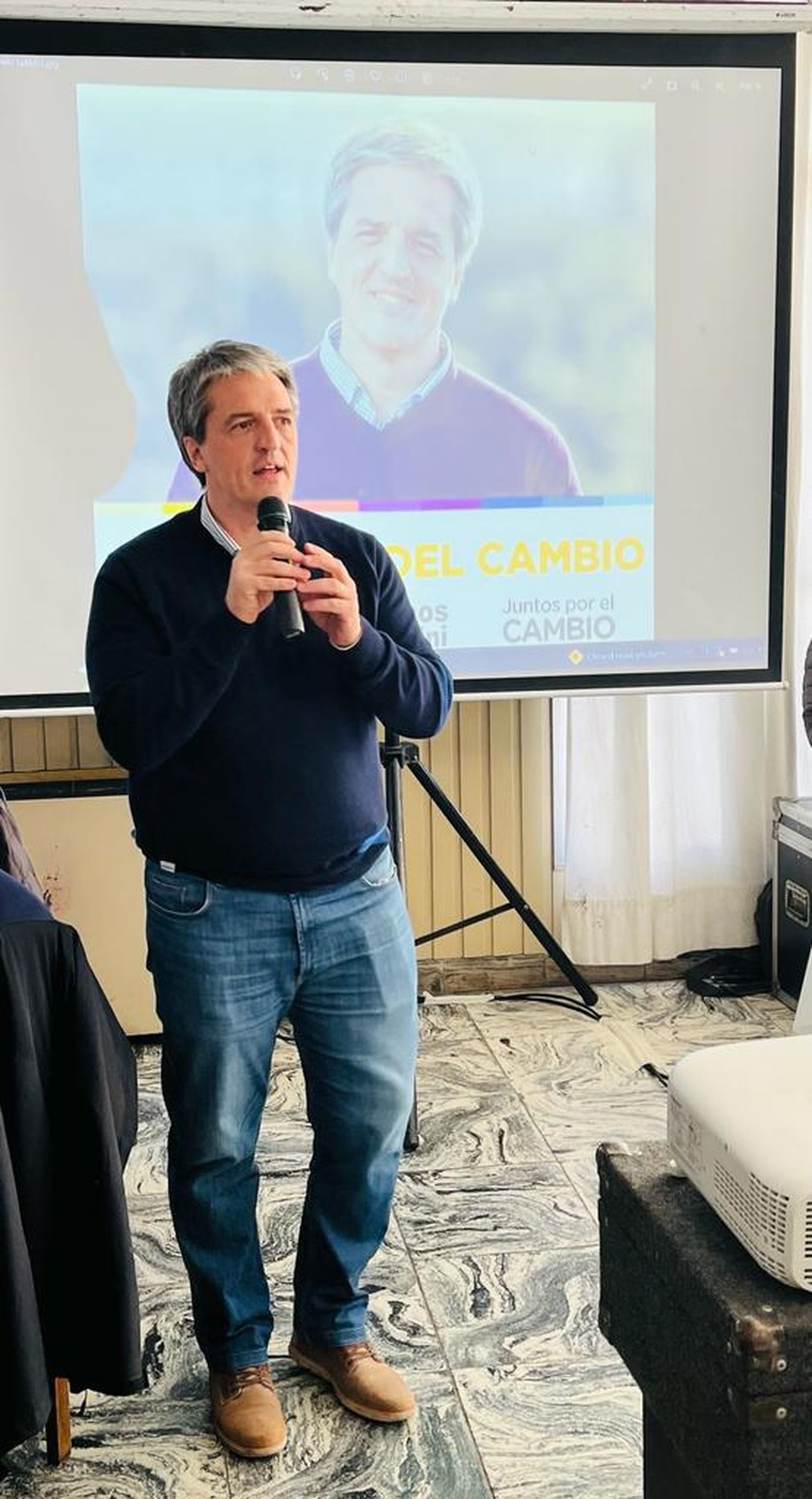 Marcos Nicolini encabezó un encuentro con integrantes del equipo del Ateneo Tandil.