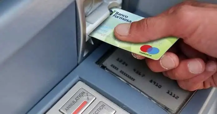 Comienza el pago de haberes a estatales con 10% de aumento