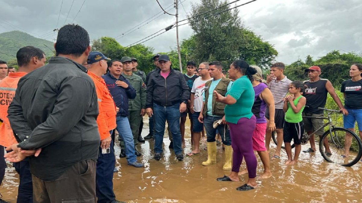 ¡NO GUARDEN LOS PARAGUAS! Lluvias no dejan a Venezuela