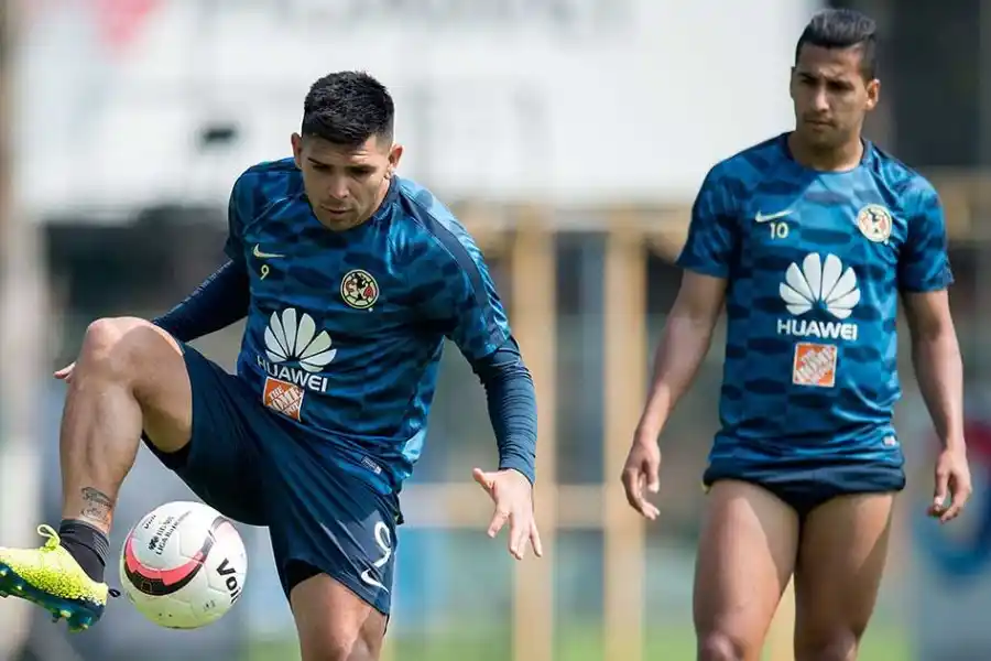 Silvio Romero y Cecilio Domínguez, jugando para el América de México
