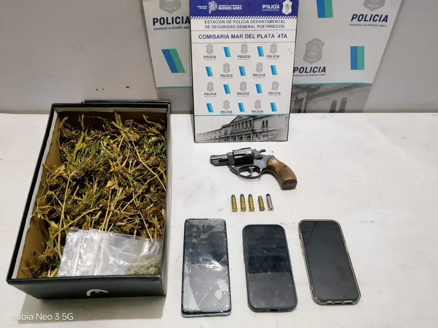 Aprehendieron a un hombre con un arma de fuego y marihuana en el barrio Centenario
