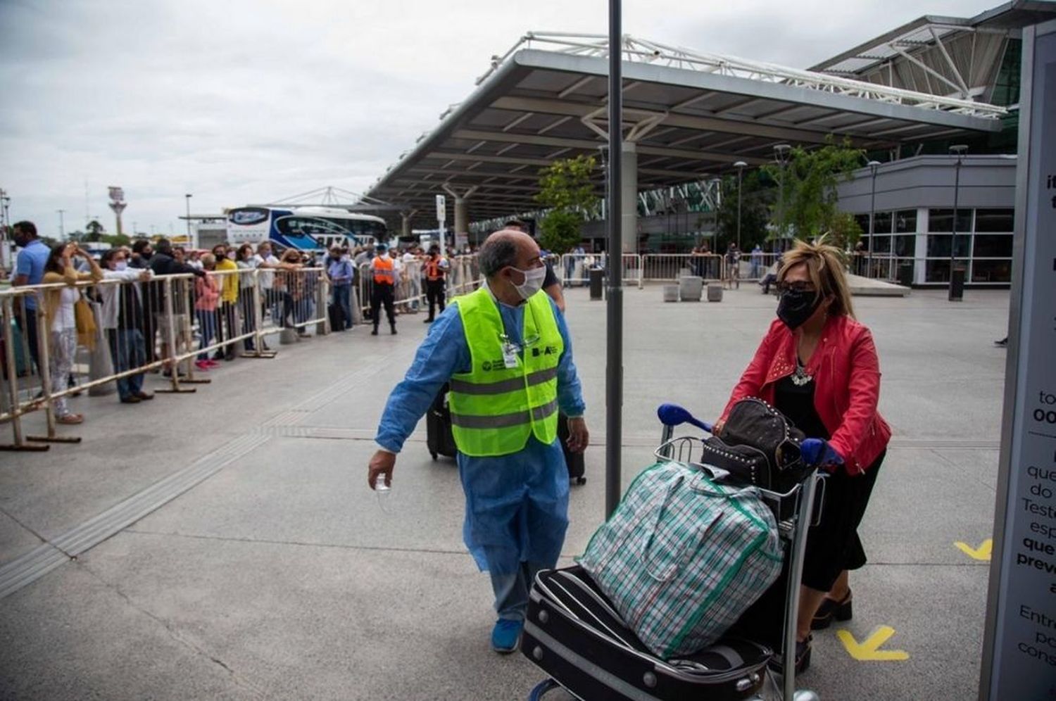 Detectan variantes de Covid de pasajeros llegados al país