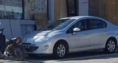 Auto Mal Estacionado