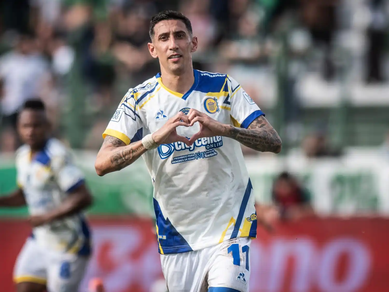 Di María festeja el gol de la victoria.