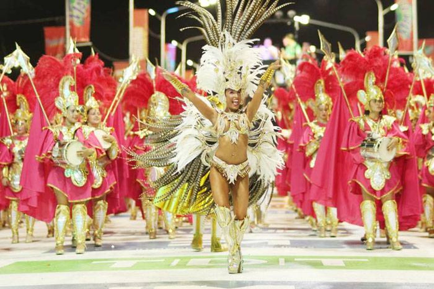 Las reinas de batería que paralizan el corsódromo  en cada noche del carnaval de Concordia