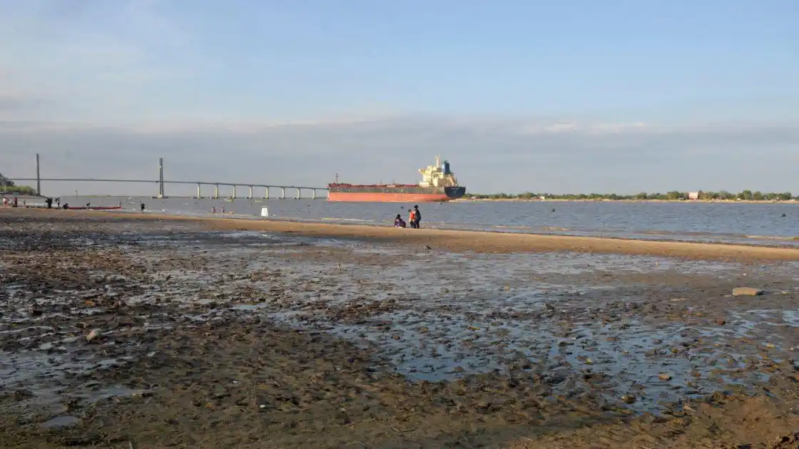 Estiman que el bajo nivel del río Paraná continuará durante el verano