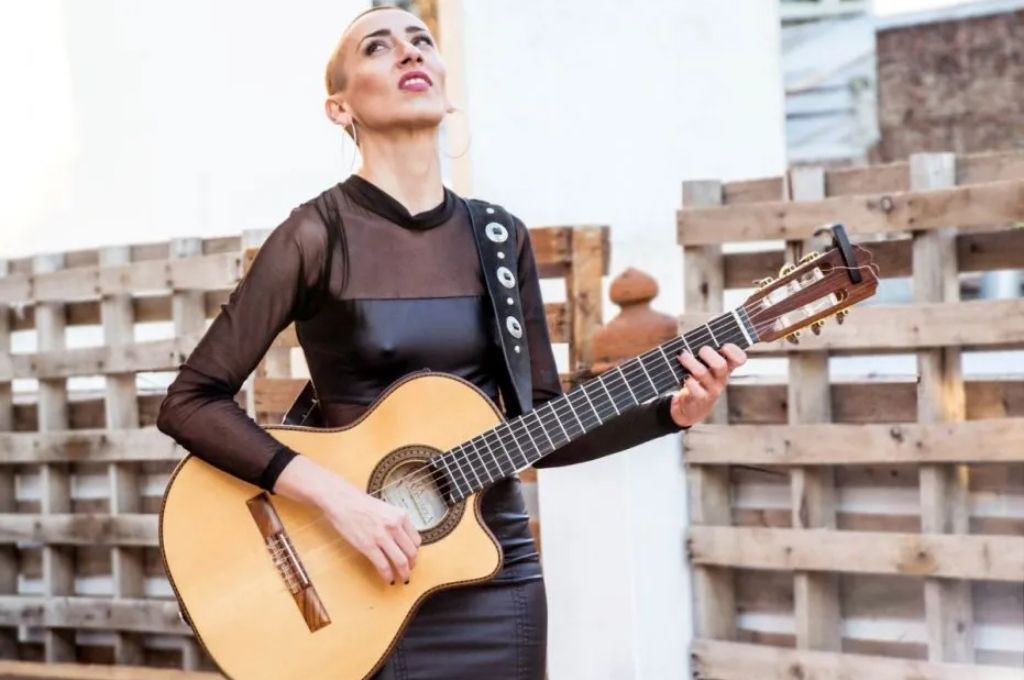 Polémica: modifico la letra del Himno Nacional para que sonara feminista