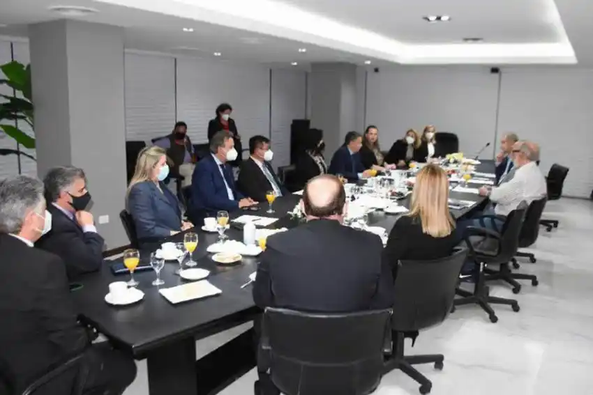 Gildo Insfrán y el canciller de Paraguay analizaron la apertura gradual de la frontera
