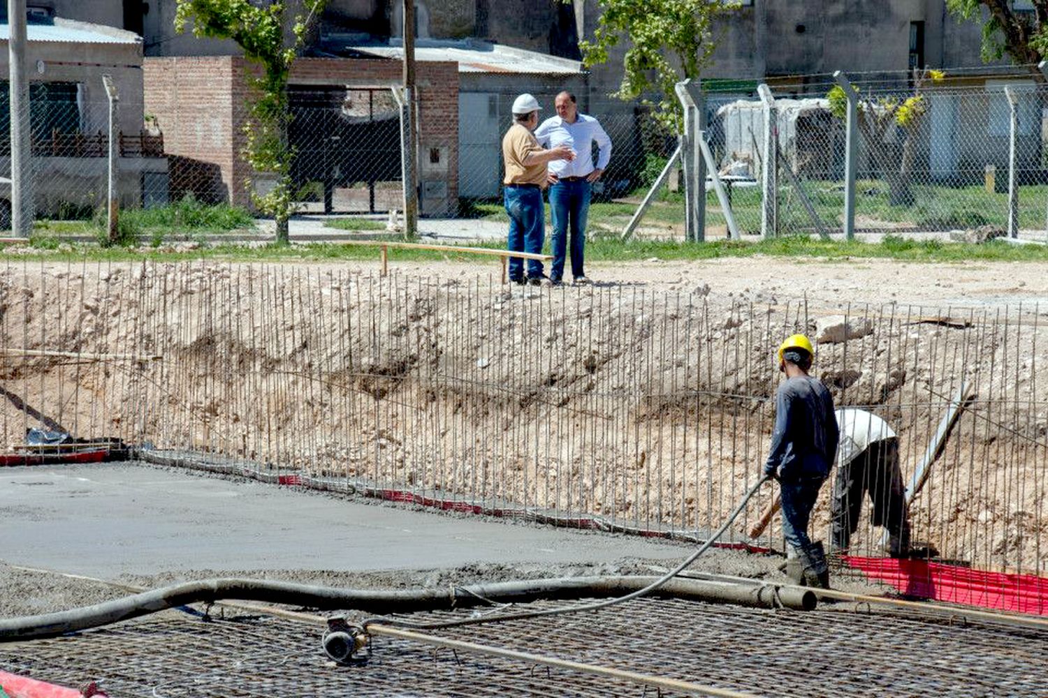 La obra. Se desarrolla junto a la pista de atletismo