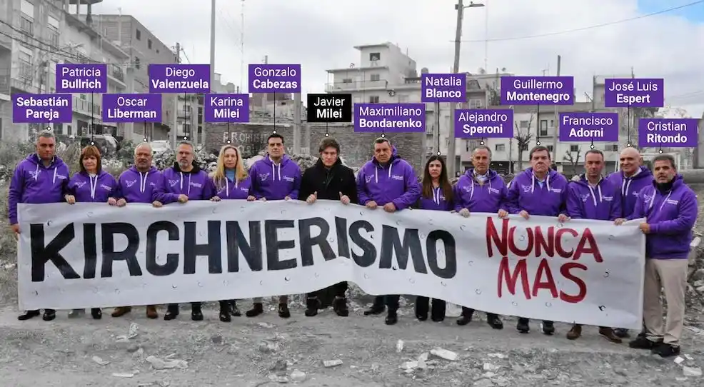 Uno por uno: quiénes acompañaron a Milei en su foto en la Matanza y por qué usaron el eslogan “Kirchnerismo Nunca Más”