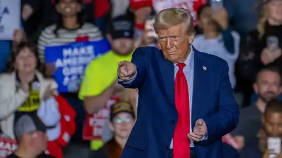 ¡RECTA FINAL para las elecciones!  Latinos protestan contra Trump en Pensilvania