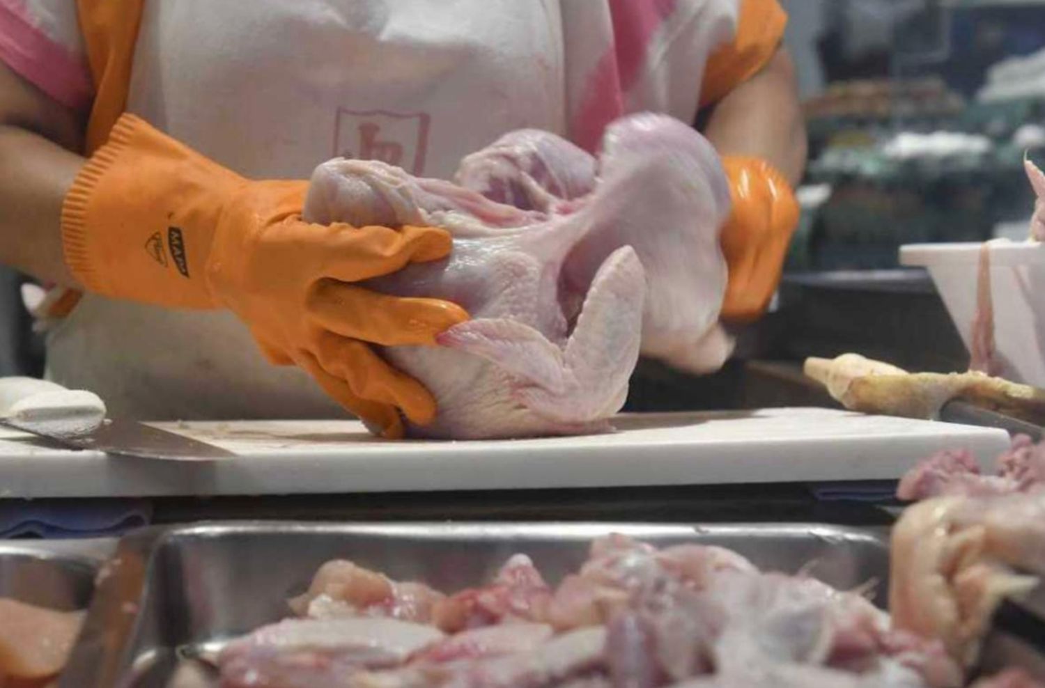 Cómo es el plan que diseña el Gobierno para aumentar un 15% la producción de pollos