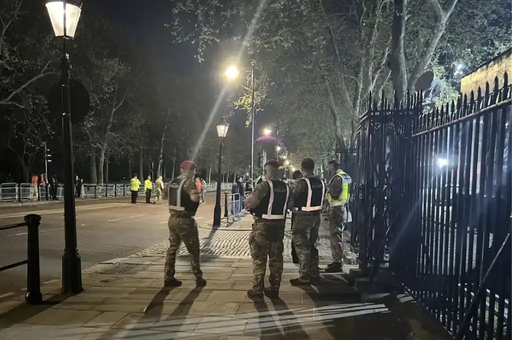 Tensión en el Palacio de Buckingham: detuvieron a un hombre y realizaron una explosión controlada