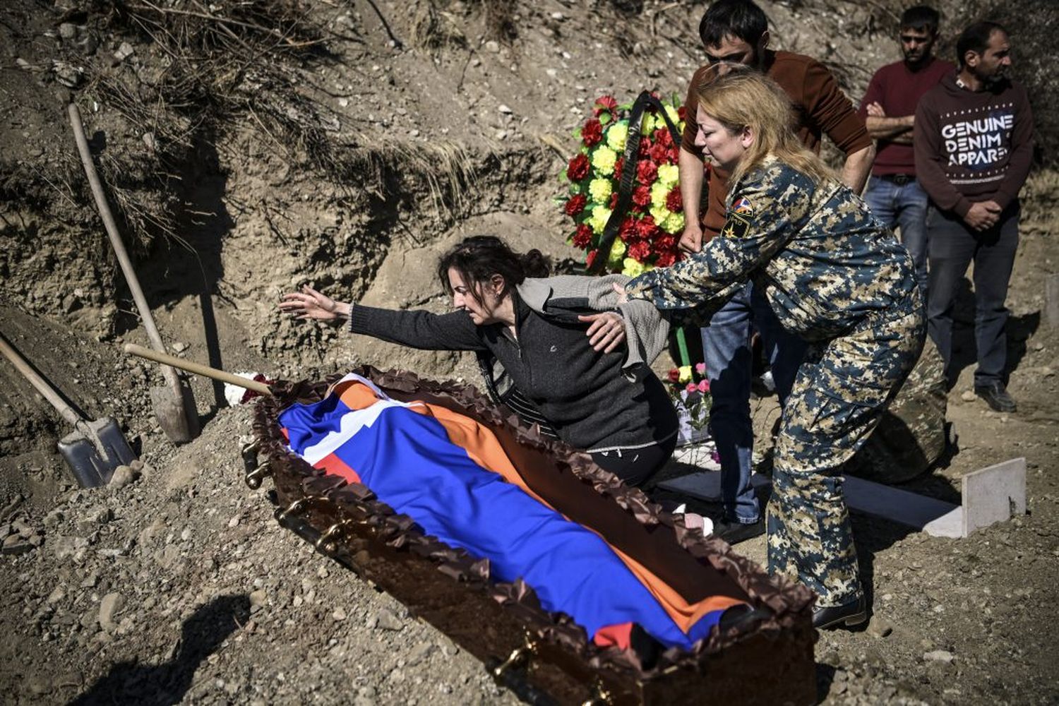 Azerbaiyán y Armenia se acusan de violar la nueva tregua y los combates siguen