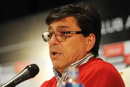 Passarella se bajó de las elecciones en River 