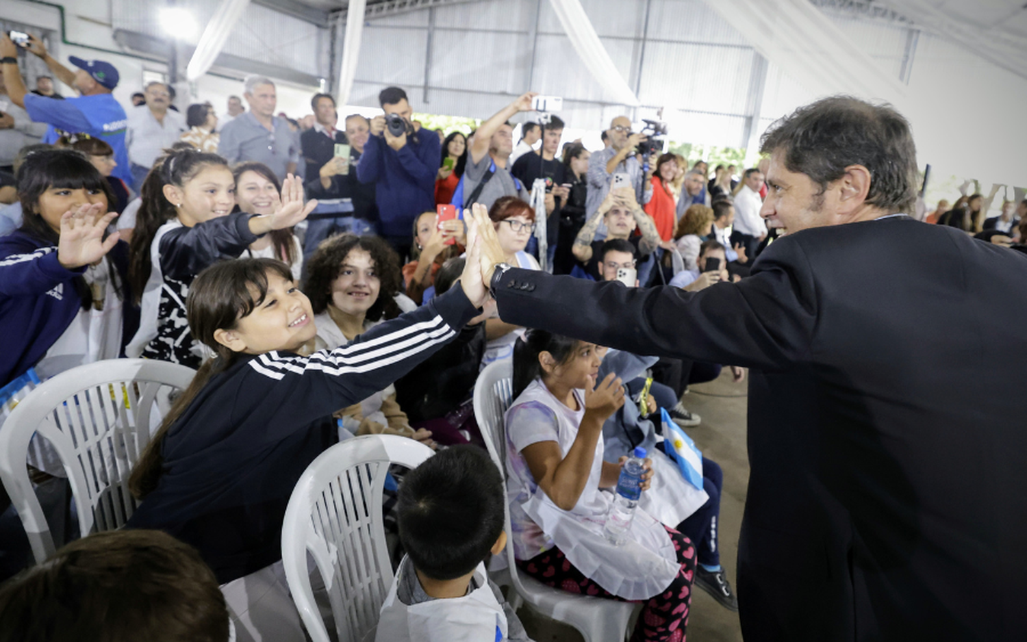 Kicillof inauguró nuevo edificio escolar en Ezeiza: "Vamos a seguir invirtiendo en las escuelas"