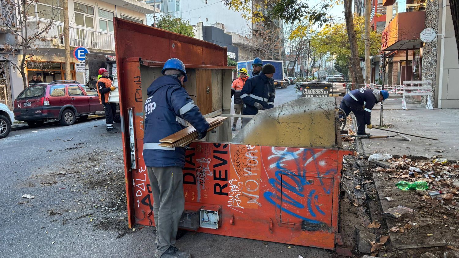 Retiran kiosco de diarios en Alberti y Corrientes