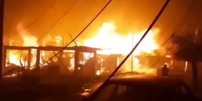Incendio en Lima destruye 200 casas