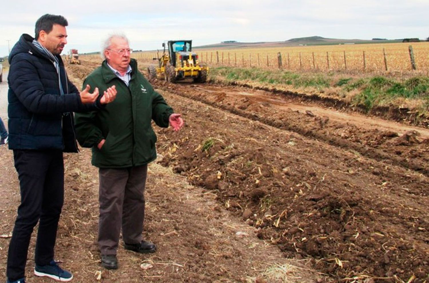 Balcarce: importante obra de ensanche y mejora en camino rural