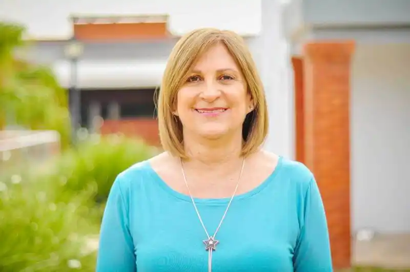 El Colorado: Apoyan a 
estudiantes con becas