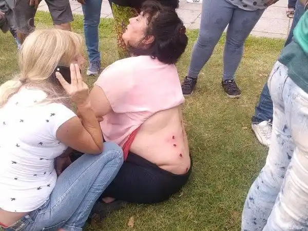 Serios incidentes y heridos frente a la Municipalidad de La Plata