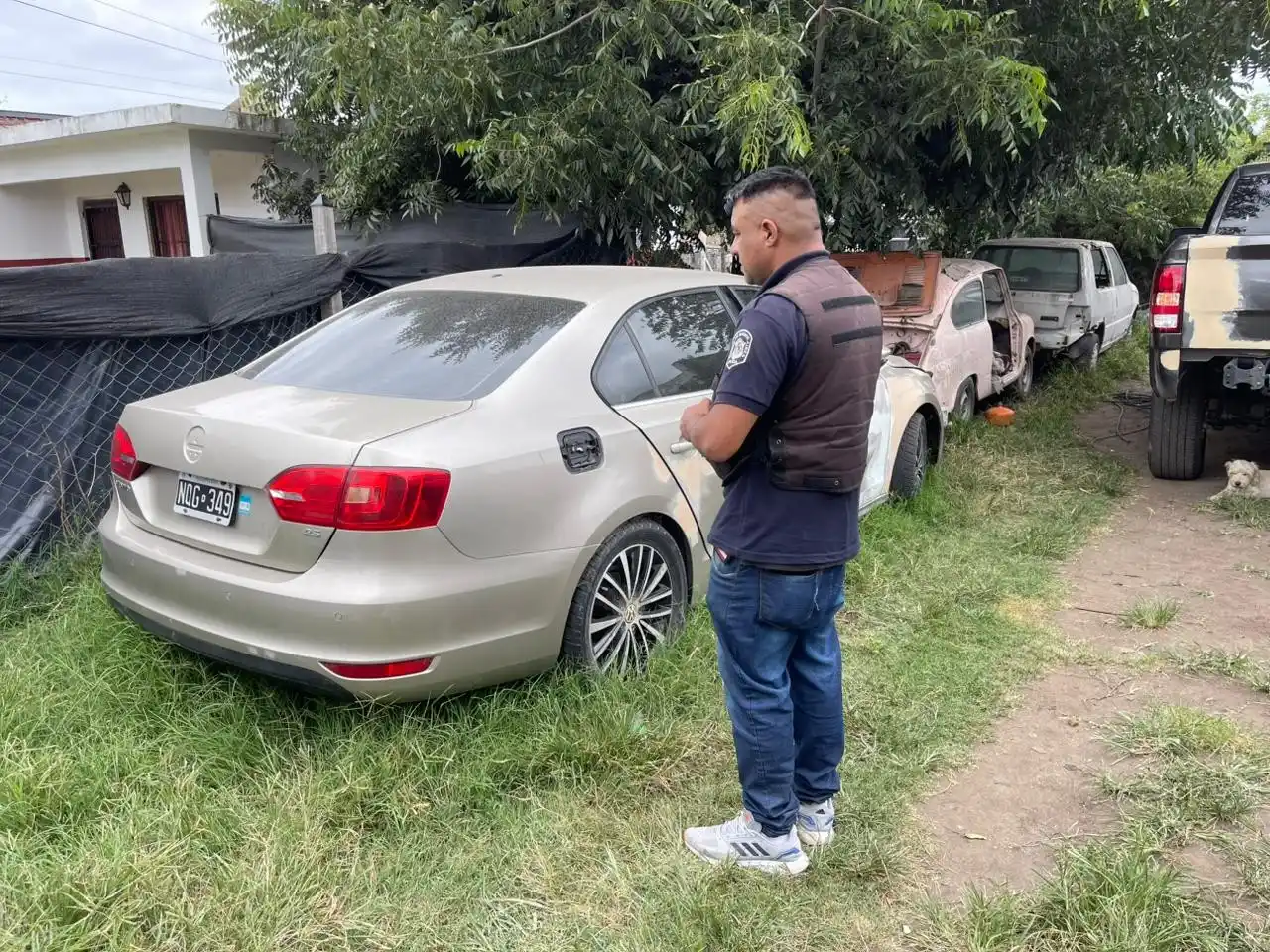 Personal policial recuperó el auto y clausuró el taller.
