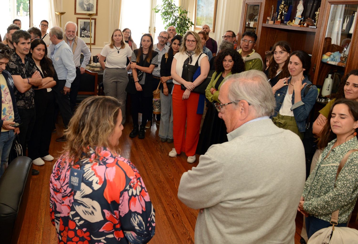 La delegación tomó contacto con empresarios y dirigentes en las sedes de Distrito Avellaneda y se entrevistó en su despacho con el intendente Miguel Lunghi.