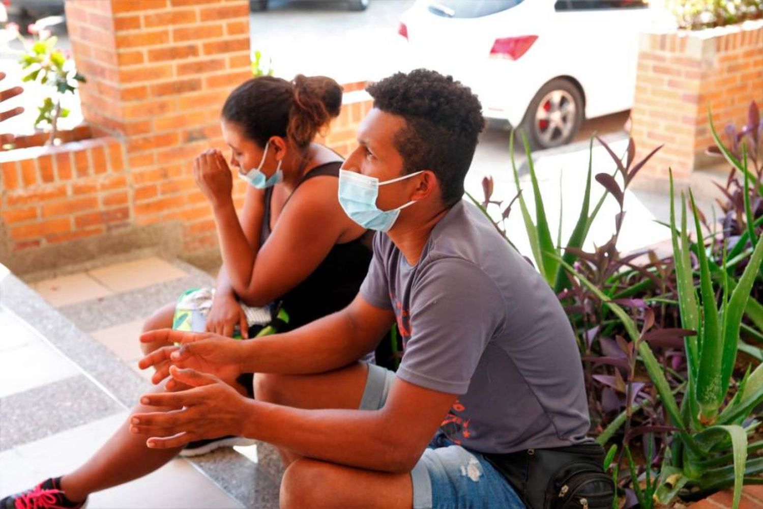 ¡EN ZONA RURAL DE COLOMBIA! Muere adolescente venezolana al recibir descarga tras conectar su celular