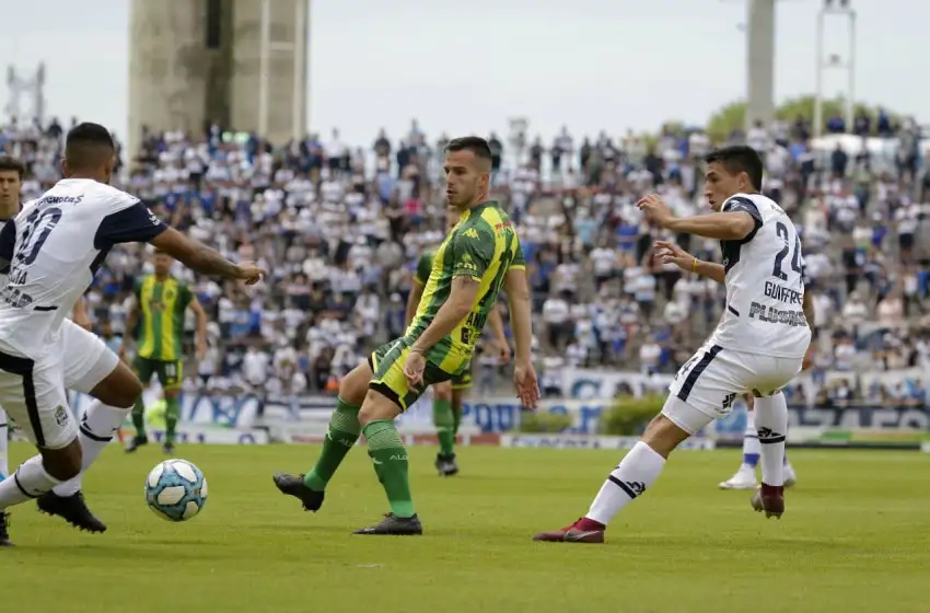 El equipo de "Dios" hundió aún más en el infierno a Aldosivi