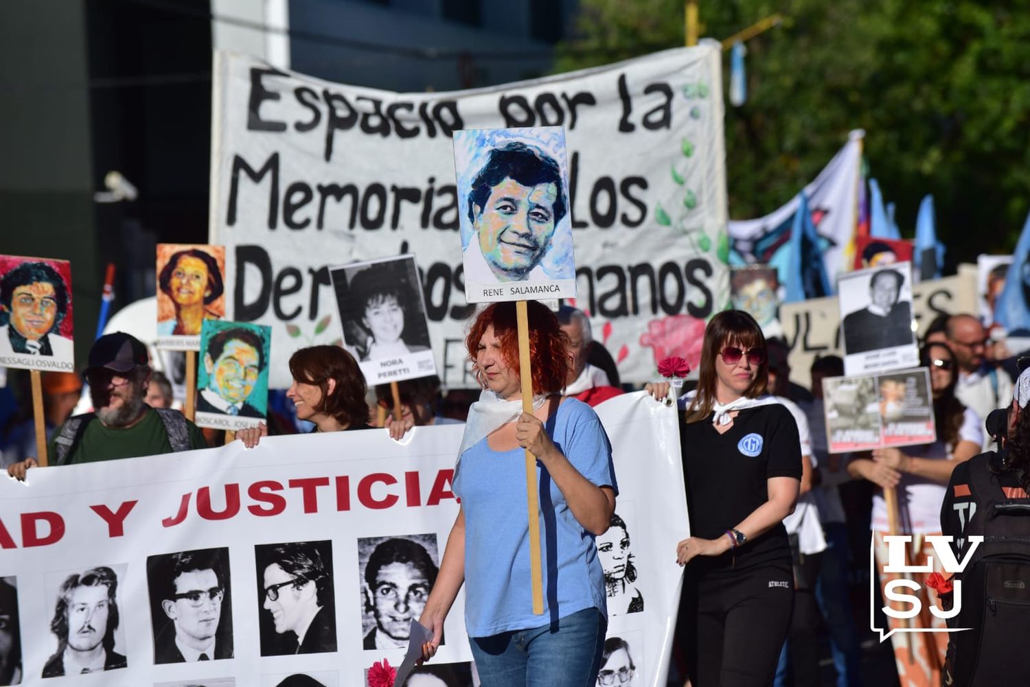 “Los desaparecidos nos faltan a todos”. Marcharon por las calles de la ciudad.