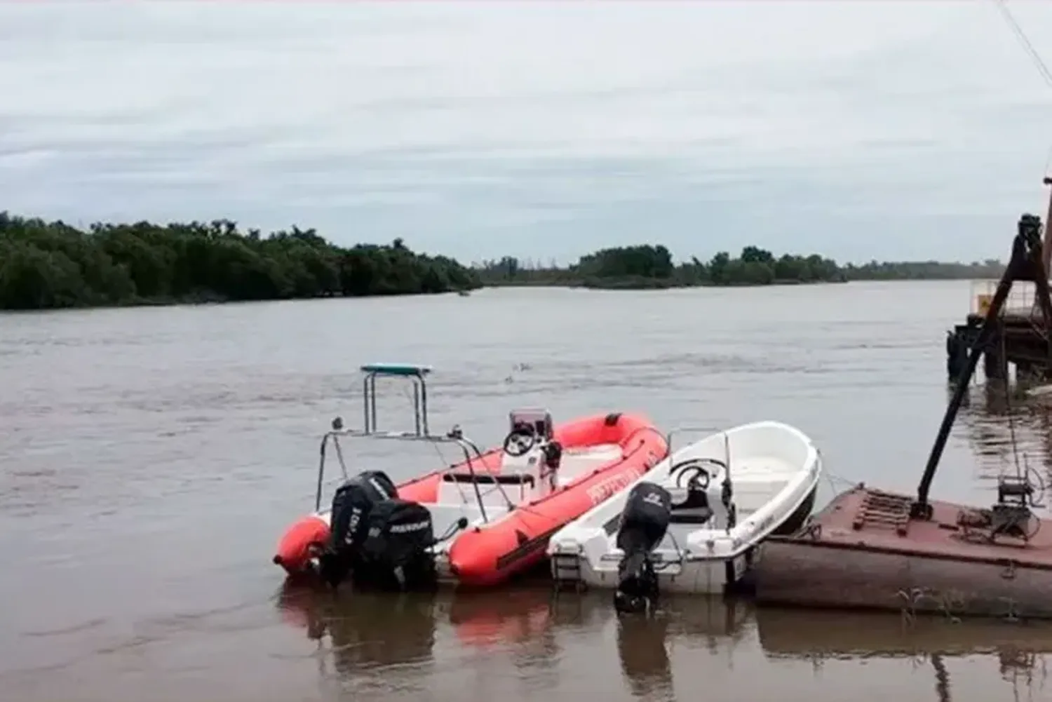 Murió un trabajador de 38 años en el río: revelaron su identidad