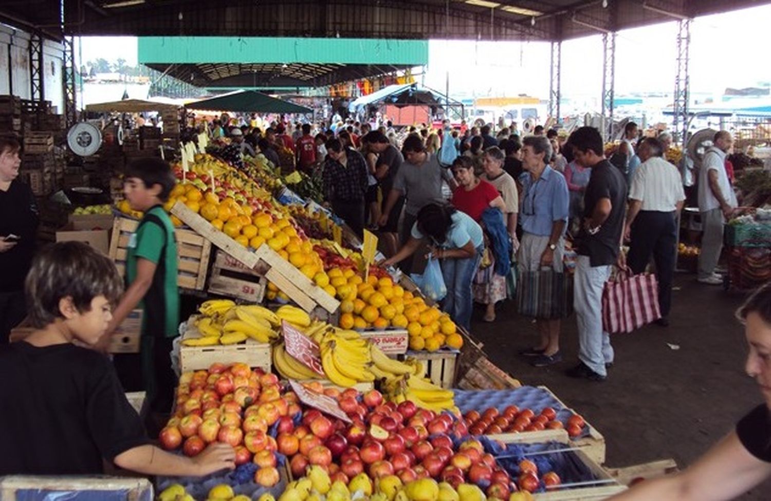 Zárate proyecta abrir su propio Mercado Central