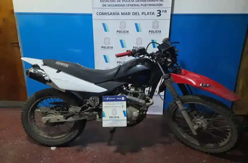 Circulaban en moto con un arma y numerosos antecedentes penales