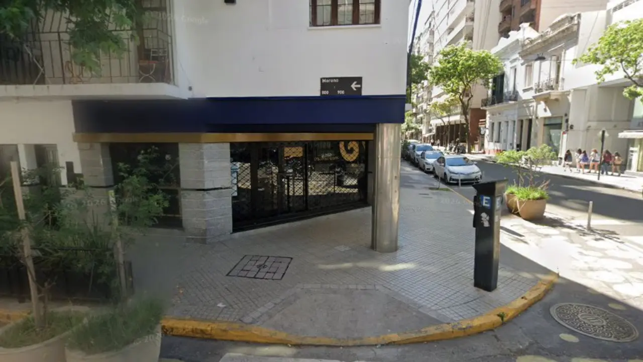 Detuvieron a un repartidor por amenazar con destrozos en una heladería del centro
