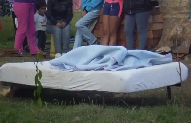 Guernica: Dejó a su bebé afuera toda la noche para tener sexo y amaneció muerto por el frío 