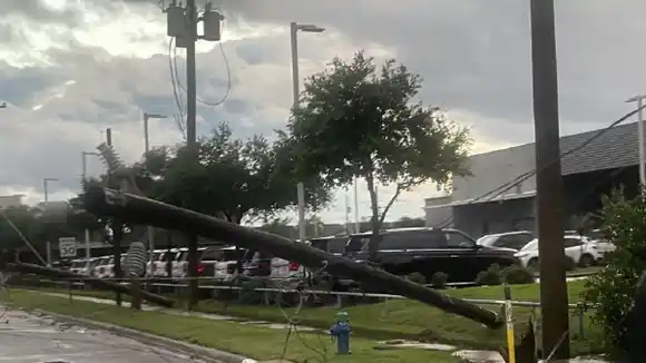CUATRO MUERTOS  y severos daños materiales deja una tormenta en HOUSTON