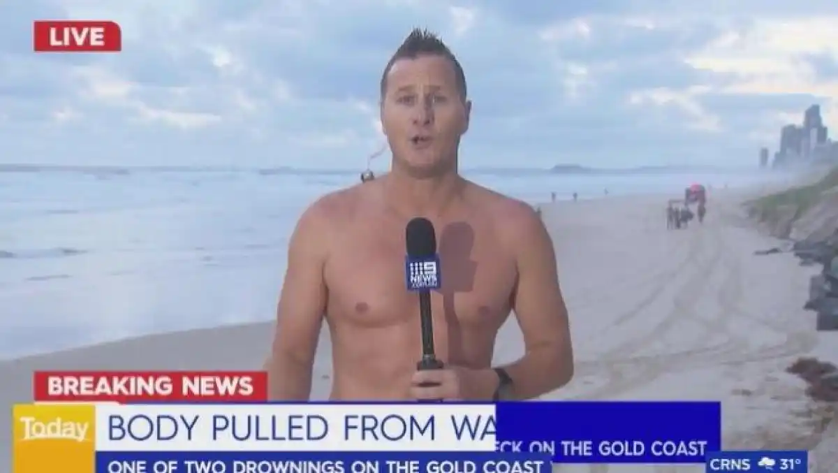 Meteorólogo sacó un cadáver del mar durante la trasmisión en vivo de un noticiero