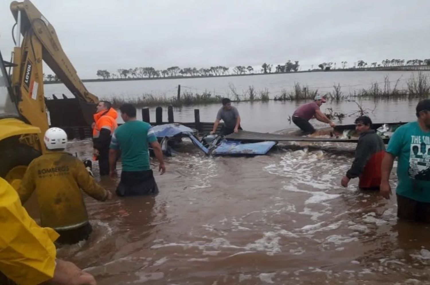 Por las lluvias, cedió una defensa en la localidad de María Susana