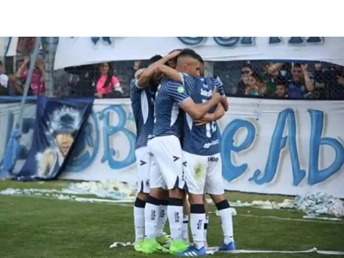 En Independiente Rivadavia exigen cobrar los sueldos atrasados