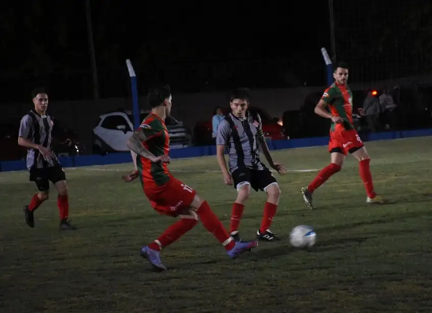FOTO OSCAR ALBANO/DIARIO LA VERDAD Rebollo y Ledesma, en el partido de ida.