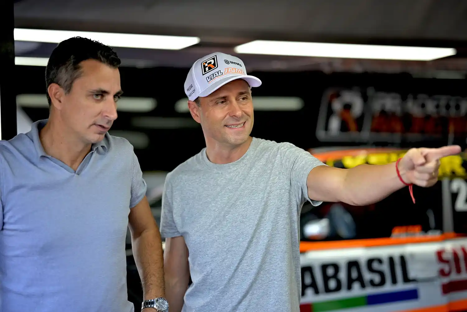 Christian Ledesma en boxes.