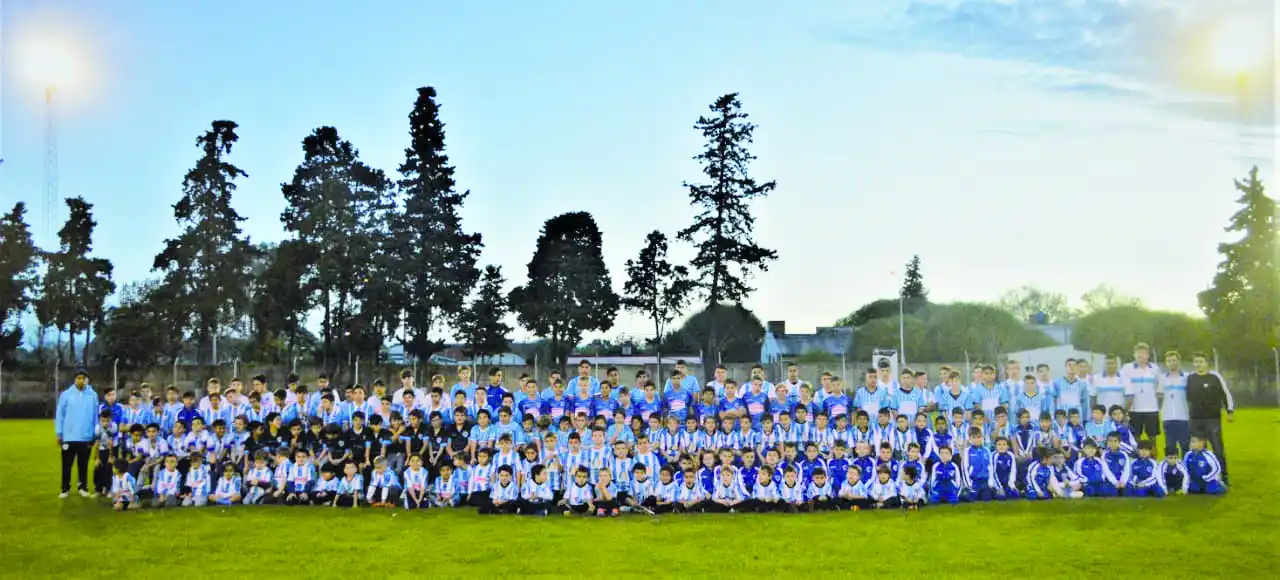 El Decano presentó las infantiles en el año del centenario