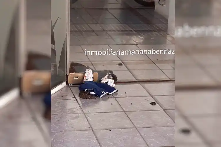 “La juventud hace sus necesidades frente a los comercios”