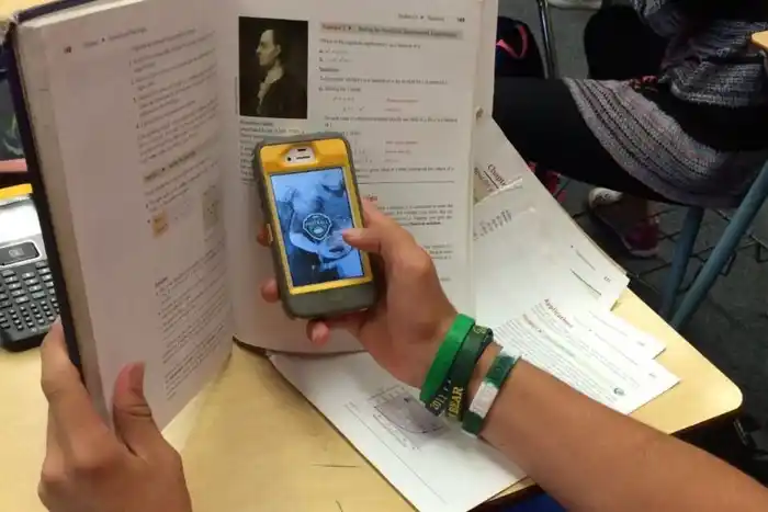 Por ley, prohíben el uso de celulares en las escuelas primarias bonaerenses
