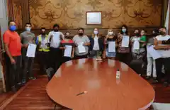 Sigue la entrega de tarjetas para créditos a empleados municipales