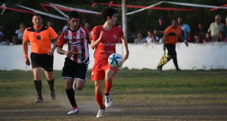 Primera A: Paraná-Mitre, un clásico entretenido con más expulsados que goles