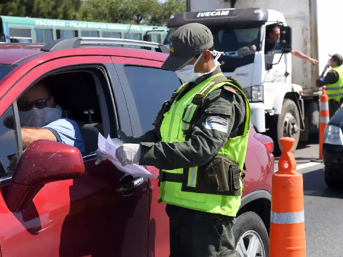 Trabajadores exceptuados deberán volver a tramitar el permiso para circular