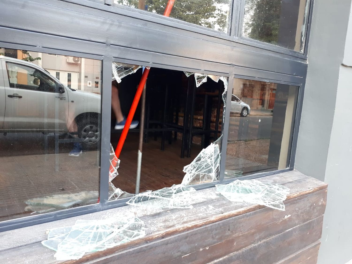 Destrozaron un bar de barrio Candioti y no se llevaron nada